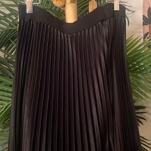 H&M Black pleated Skirt